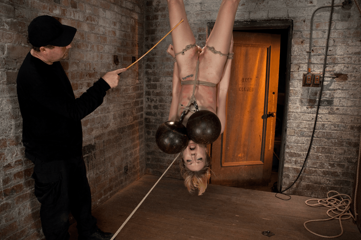 Marchs Live Show 3/3: Zippered, Severely Flogged, 2 Huge Bowling Balls Hung Off Her Pussy. Sexy!