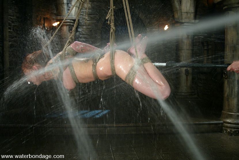 Scarlett Pain Is Introduced to Waterbondage!